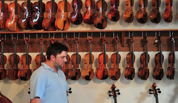 Приглашаем поговорить со скрипачом Томашем Мадей