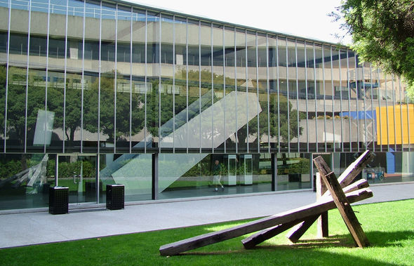 Будівля факультету мистецтв і дизайну, розташованого в Колфілда, передмістя Мельбурна / Фото: en