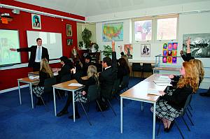Британська освітня система   Освіта в Великобританії є обов'язковим для всіх дітей у віці від 5 до16 років