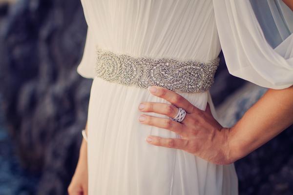 Крім того, весільні сукні в стилі ампір допомагають підкреслити і візуально зробити більше груди