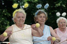 Фото: ЧТК   Бабусі-мажоретки виступають не тільки в будинку для літніх людей, а й для іншої публіки