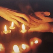 Однак, коли жінці або дівчині сниться, що вона сама пророкує майбутнє комусь по руці, для сплячої це означає швидке визнання її талантів