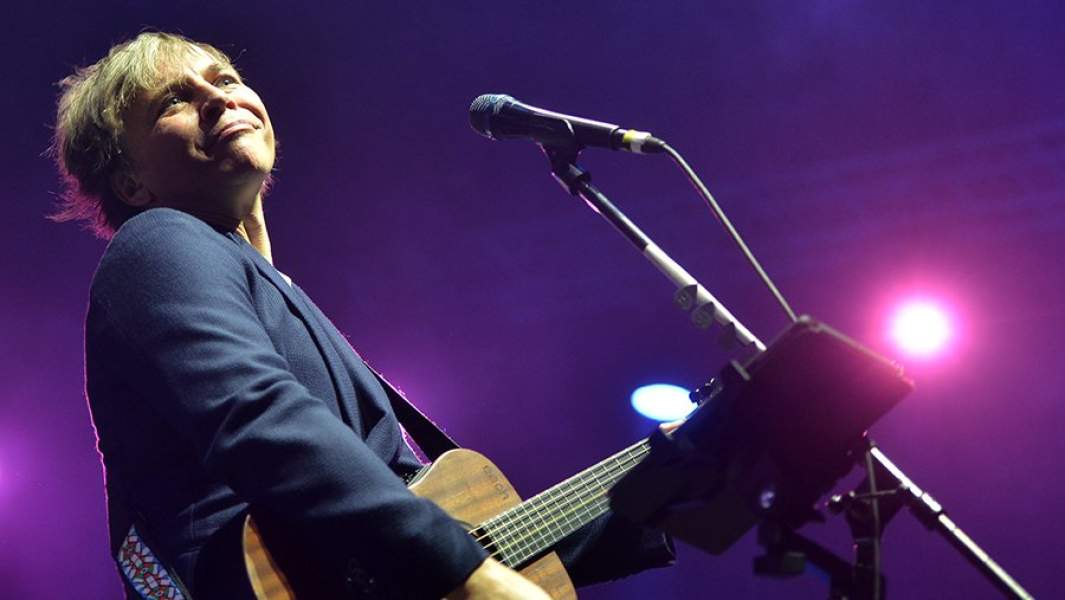 Вона передує проект наступного року під назвою «(чорна) ІКРА» і включає в себе перевидання альбому на чорному вінілі - в оригіналі обкладинка і платівка були білими - і модну колекцію