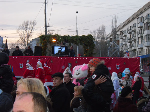 Перший парад Дідів Морозів в Волгограді   Вперше в Волгограді (і Росії за словами організаторів) був проведений парад Дідів Морозів