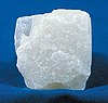 Твердість по Моосу Еталонний мінерал Абсолютна твердість Зображення Оброблюваність Інші мінерали з аналогічною твердістю 1   тальк   (Mg3Si4O10 (OH) 2) 1   дряпається нігтем   графіт   2   гіпс   (CaSO4 · 2H2O) 3   дряпається нігтем   Галіт   ,   хлорит   ,   слюда   3   кальцит   (CaCO3) 9   дряпається міддю   біотит   ,   золото   ,   срібло   4   флюорит   (CaF2) 21   Легко дряпається ножем, шибкою   доломіт   ,   сфалерит   5   Апатит   (Ca5 (PO4) 3 (OH-, Cl-, F-)) 48   З зусиллям дряпається ножем, шибкою   гематит   ,   лазурит   6   ортоклаз   (KAlSi3O8) 72   Дряпає скло