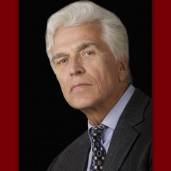 ТВОРЦІ СТУДІЇ   Ідея створення належить заслуженому діячеві мистецтв Росії Владиславу РАЗНОГЛЯДОВУ - керівнику дитячого колективу з 1990 по 2012 рік