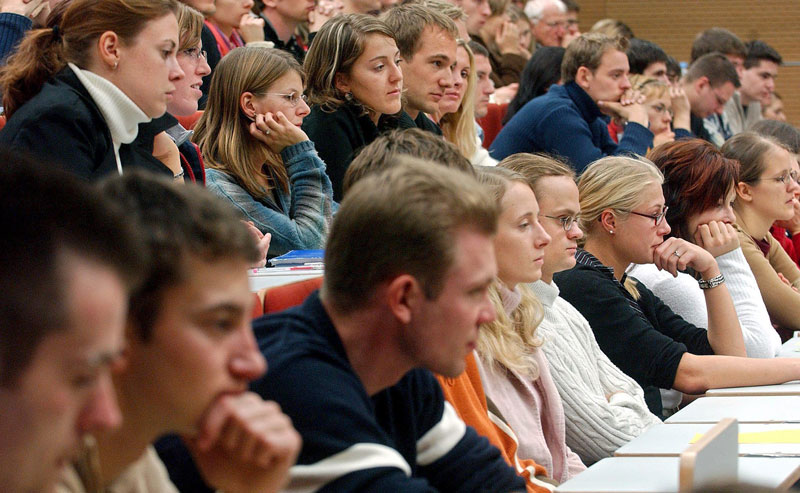 Для більшості білорусів з кожним роком стає більш актуальною питання здобуття вищої освіти за кордоном