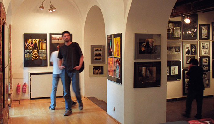 Базовый год и год семинара заканчиваются Ежегодной выставкой исследований фотографии в ZPAF и годом диплома на Дипломной выставке