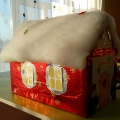 Майстер-клас «Новорічний будиночок з коробки»   В цьому році у мене Новий рік асоціювався не лише з ялинкою, Дідом Морозом, Снігуронькою та подарунками, а так само з будиночком з коробки-затишним ,