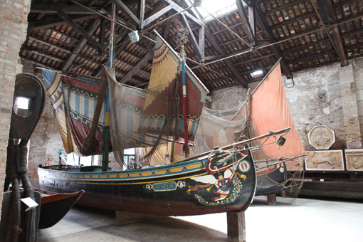 Корпус, який в минулому використовувався в якості майстерні з виготовлення весел, в даний момент використовується для демонстрації колекції човнів і є частиною військово-морського історичного музею Венеції