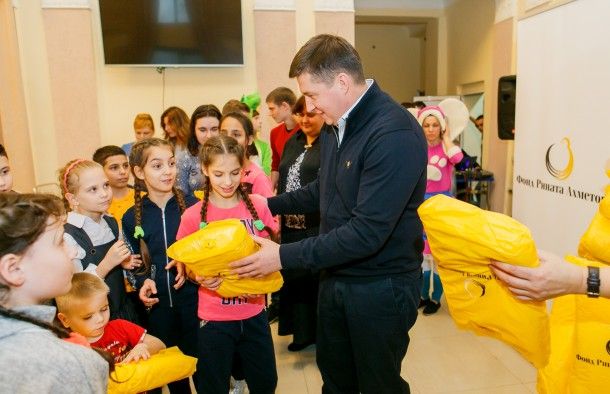 Підтримати їх, подарувати тепло, турботу і, звичайно, новорічне диво , - зазначив Олександр Вишняков, директор Гуманітарного Штабу Ріната Ахметова