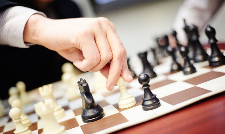 У відтвореному московському дворику того часу розмістяться столики для гри в шахи та доміно: хтось захоче битися один з одним, а хтось - спробувати щастя в партії з запрошеними гросмейстерами