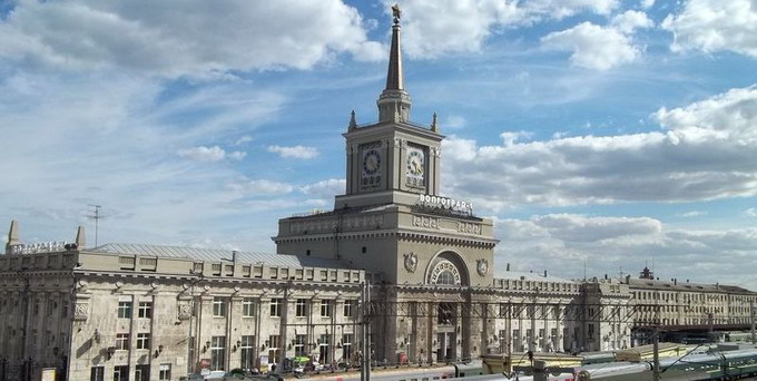 Під час Великої Вітчизняної війни будівля вокзалу було практично повністю зруйновано, і тільки в 1954 році зведено нову, увінчане шпилем на вежі