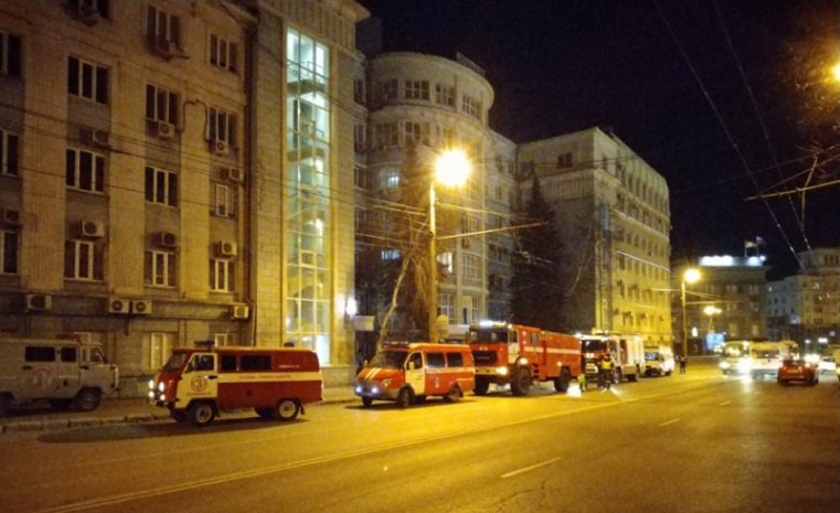 Сьогодні вночі горіли два великих об'єкта в центрі Челябінська