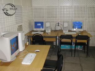 Кафедра має в своєму розпорядженні сучасним обчислювальним центром, в складі якого два студентських комп'ютерні класи