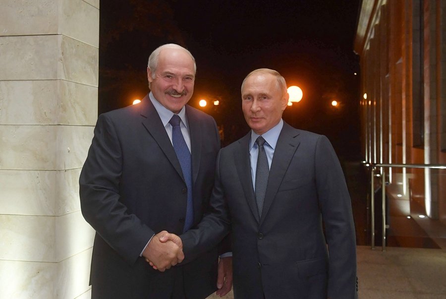 Олександр Лукашенко сьогодні, 22 серпня, на переговорах з російським колегою Володимиром Путіним в Сочі заявив, що проблеми в білорусько-російських відносинах мають місце, однак вони не накопичуються, а нoвие НЕ з'являються