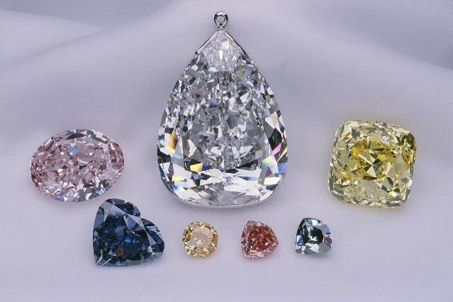 Величний алмаз без зовнішніх і внутрішніх вад володів винятковою чистотою
