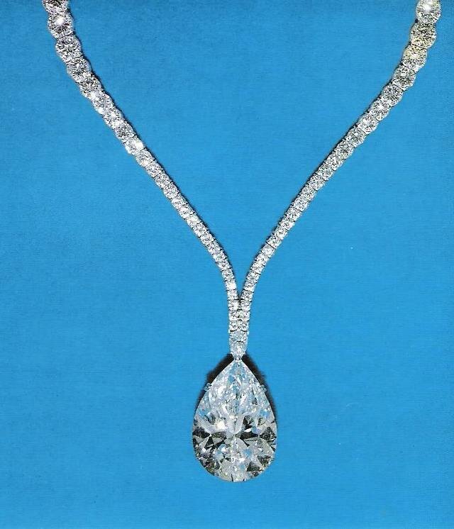 Камінь дивовижною прозорості та краси став першим діамантом, проданим на аукціоні більше, ніж за мільйон доларів