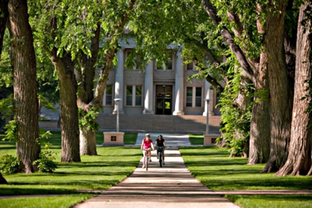 Colorado State University заснований в 1870 році, на даний момент є одним з провідних науково-дослідних університетів країни
