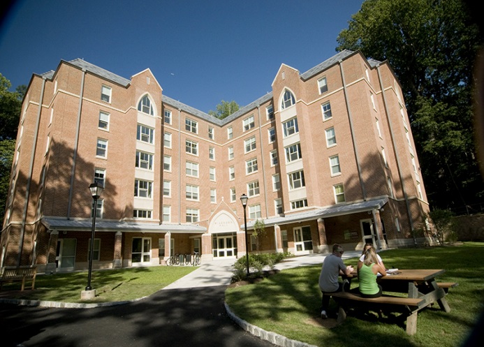 Заснований в 1867 році, Університет Дрю є приватним закладом в місті Медісон, штат Нью-Джерсі