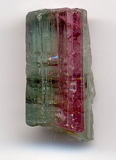 Турмалін (кварцовий)   кристал   полихромного турмаліну, висота 2 см   Формула   Na (Li, Al) 3Al6 [(OH) 4 | (BO3) 3Si6O18]   Група   алюмосилікати   колір   Рожевий, червоний, оранжево-коричневий, зелений, синій, червоно-фіолетовий, безбарвний, чорний, поліхромний   колір риси   Біла   блиск   скляний   прозорість   Прозорий до непрозорого   твердість   7-7,5   Спайність   неясна   злам   Нерівний, мелкораковістий;  крихкий   щільність   3,02-3,26 г / см³   сингония   трігональная   Показник заломлення   1,616-1,652   Медіафайли на Вікісховища   турмалін -   мінерал   з групи боросодержащей   алюмосиликатов   , Складні боросилікат змінного складу