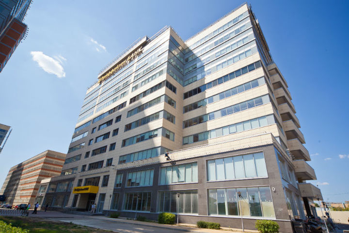 Новий офіс «Райффайзенбанк» займає все 11 поверхів бізнес-центру, який став другим основним будівлею банку