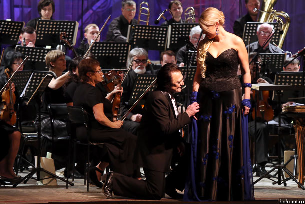 Що ж до прекрасної вокалістки, то при відповідному навчанні Ельміра Угольникова має всі шанси стати справжньою зіркою оперної сцени