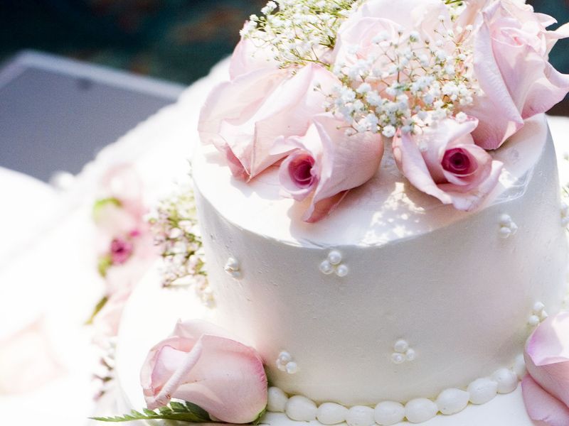 Весільний торт - це головна прикраса столу будь-якого одруження